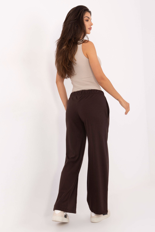 Tumedalt pruunid püksid