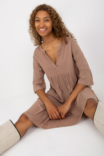 Tume beež volangide ja 3/4...