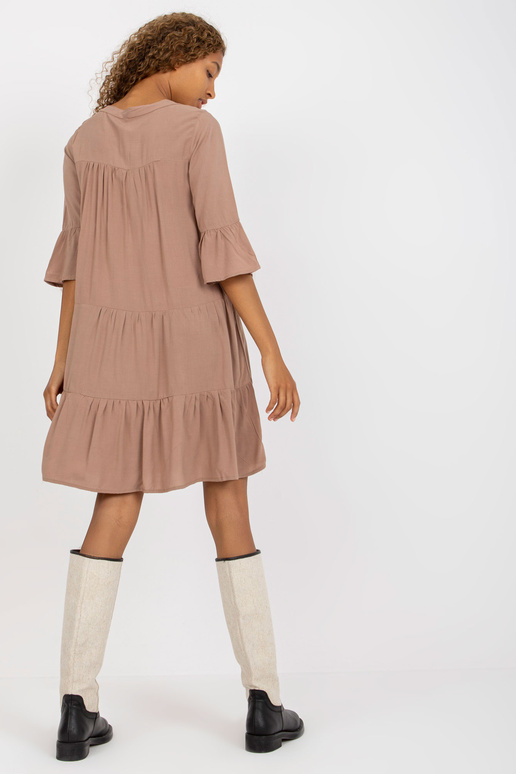 Tume beež volangide ja 3/4...