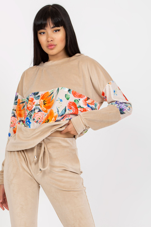 Beež kaheosaline veluurkomplekt... Beež kaheosaline veluurkomplekt...