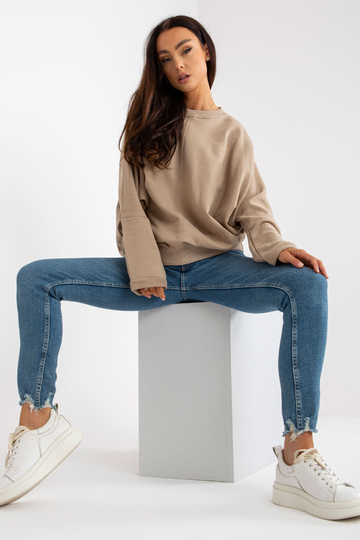 Tumebeež naiste ülisuur... 2