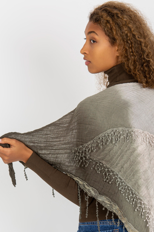 Grüne Musselinschlinge mit Zöpfen