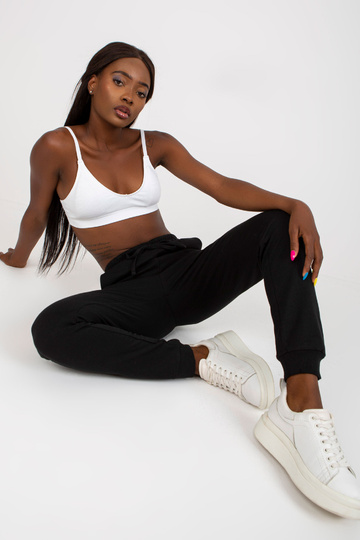 Mustad põhilised taskutega... 2