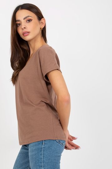 Pruun lühikeste varrukatega...