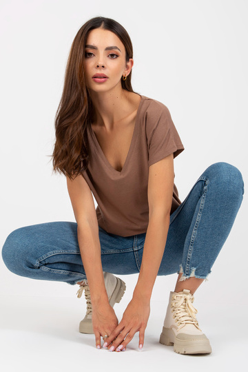 Pruun lühikeste varrukatega... 2