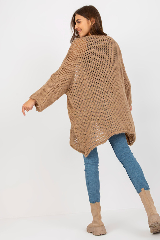 Tumebeež laiade varrukatega kootud...