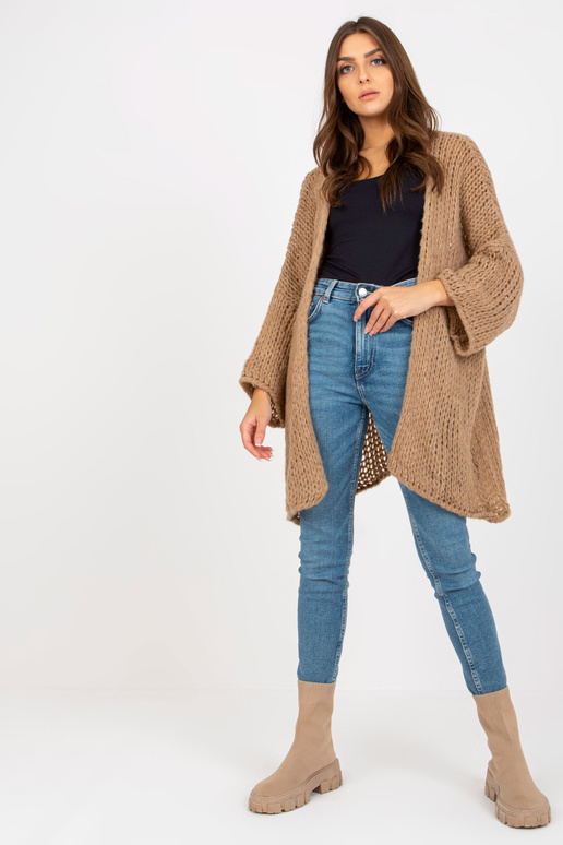 Tumebeež laiade varrukatega kootud...