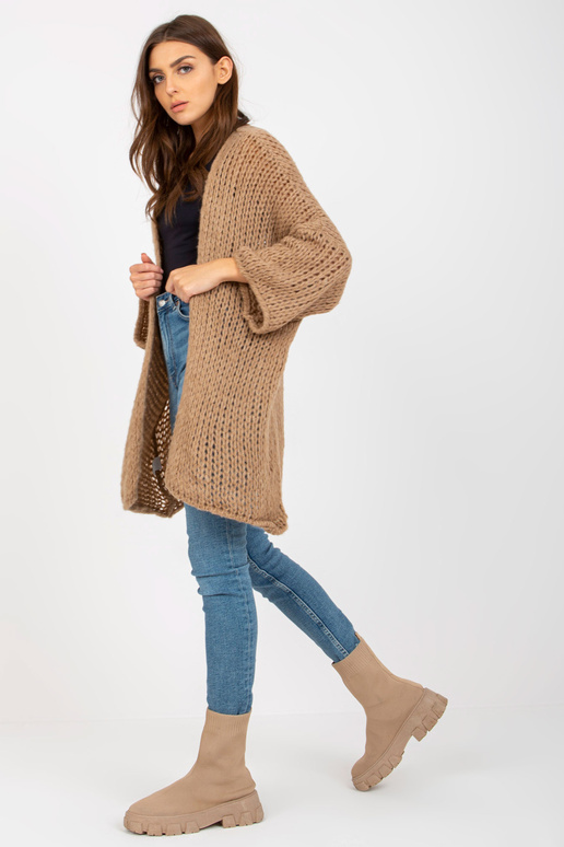 Tumebeež laiade varrukatega kootud...