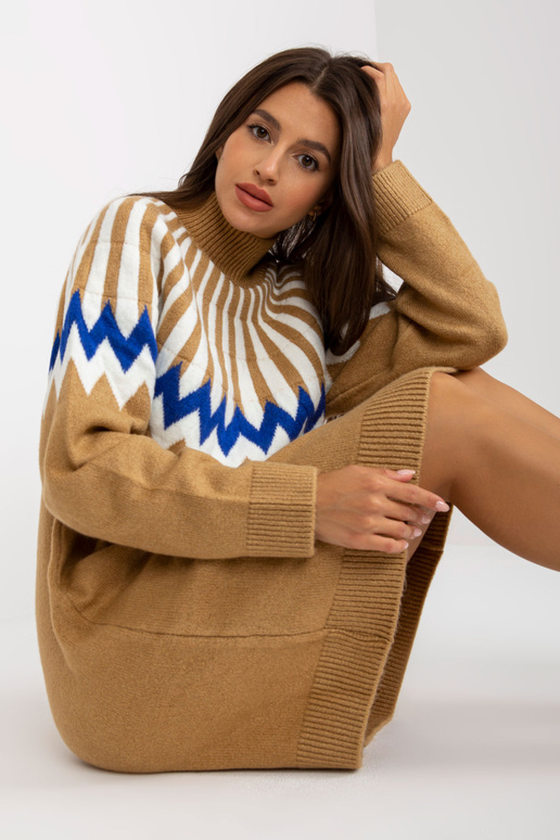 Naiste kaamel seljaga kootud kleit...