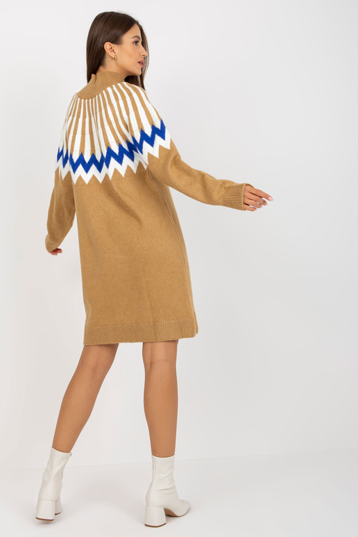 Naiste kaamel seljaga kootud kleit...