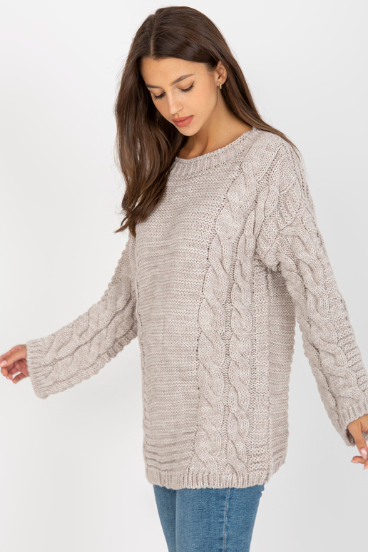 Helebeež ülisuurte palmikutega...