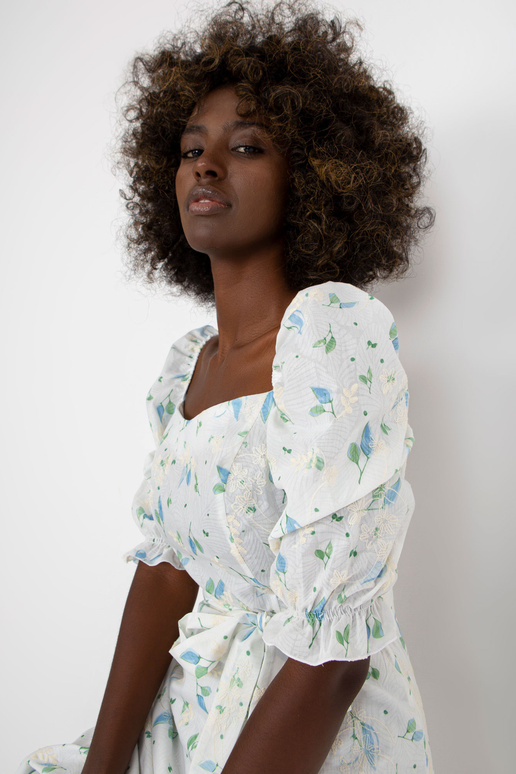 Valge ja sinine midi kleit trükiste...