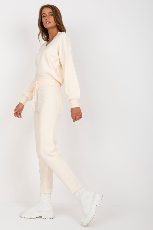 Helebeež kaheosaline vabaaja kootud... Helebeež kaheosaline vabaaja kootud...