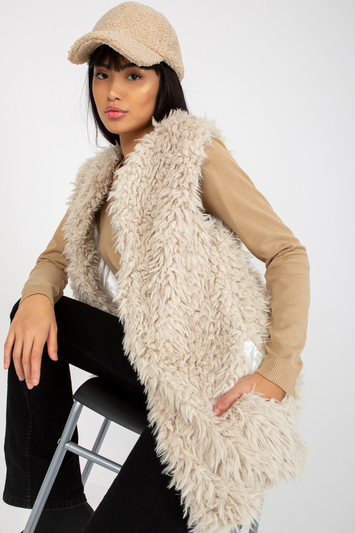 Hallie beež karusnahast vest Hallie beež karusnahast vest