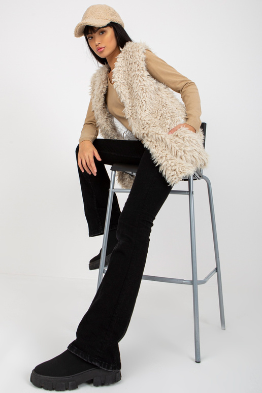 Hallie beež karusnahast vest Hallie beež karusnahast vest