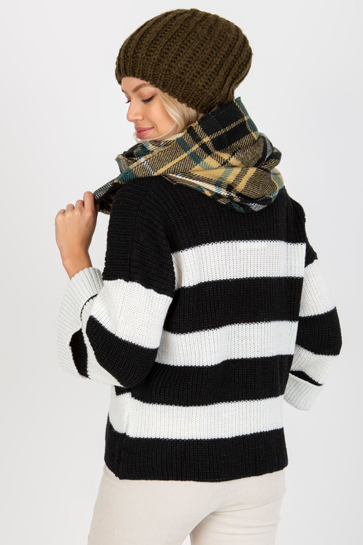 Must ja beež naiste ruuduline...