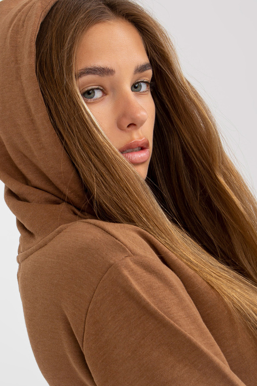 Pruun laieneva volangidega... Pruun laieneva volangidega...