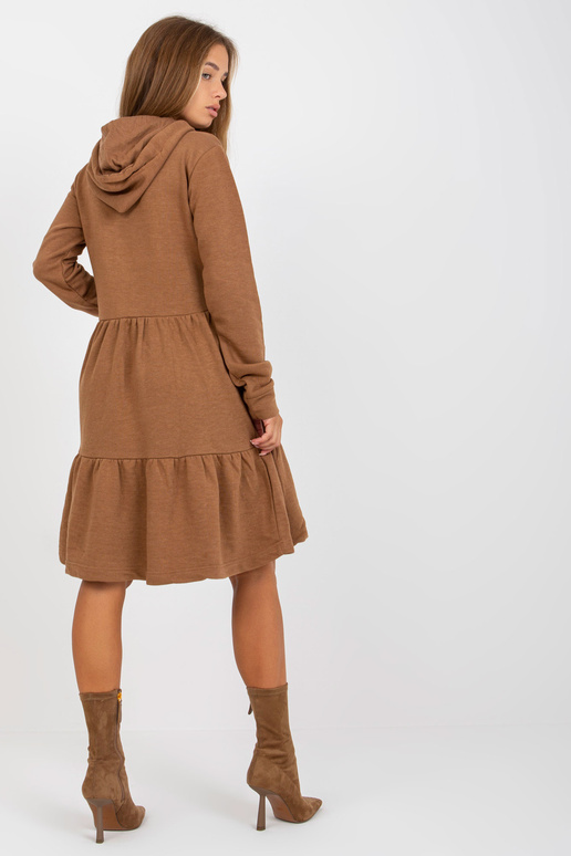 Pruun laieneva volangidega... Pruun laieneva volangidega...