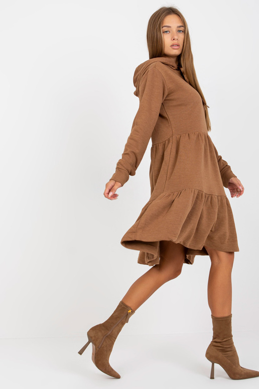 Pruun laieneva volangidega... Pruun laieneva volangidega...