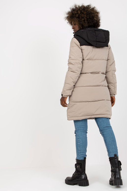 Helehall ja must tepitud kapuutsiga... Helehall ja must tepitud kapuutsiga...