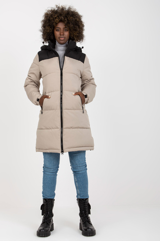 Helehall ja must tepitud kapuutsiga... Helehall ja must tepitud kapuutsiga...