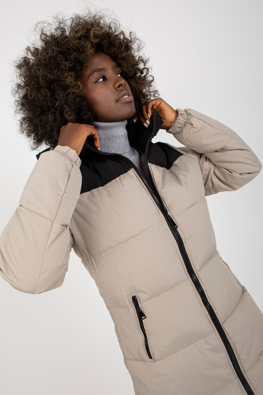 Helehall ja must tepitud kapuutsiga... Helehall ja must tepitud kapuutsiga...