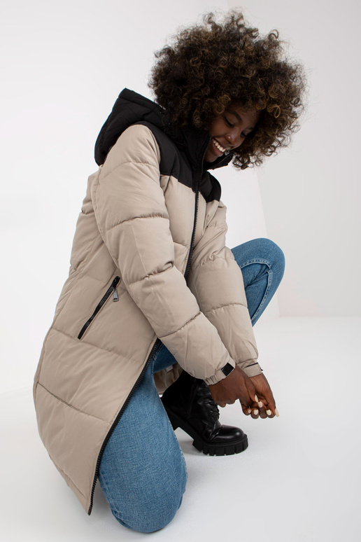 Helehall ja must tepitud kapuutsiga... Helehall ja must tepitud kapuutsiga...