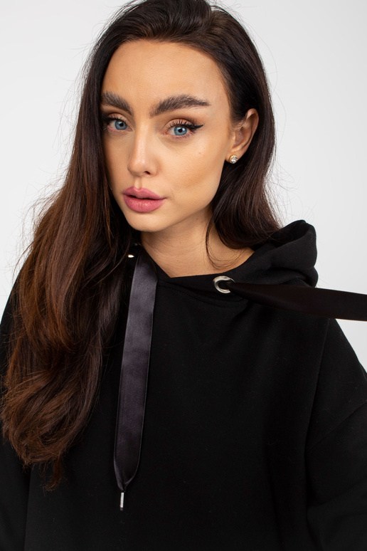 Must dressipluus kapuutsiga ja...