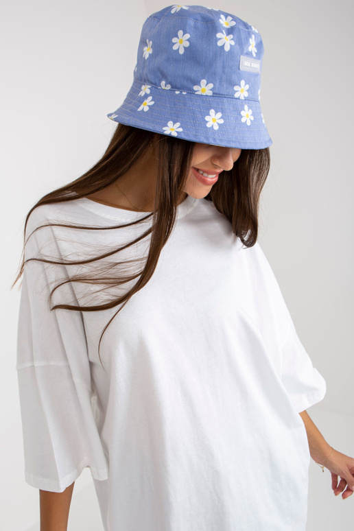 Valge vabaaja vabaaja vabaaja vaba pluus