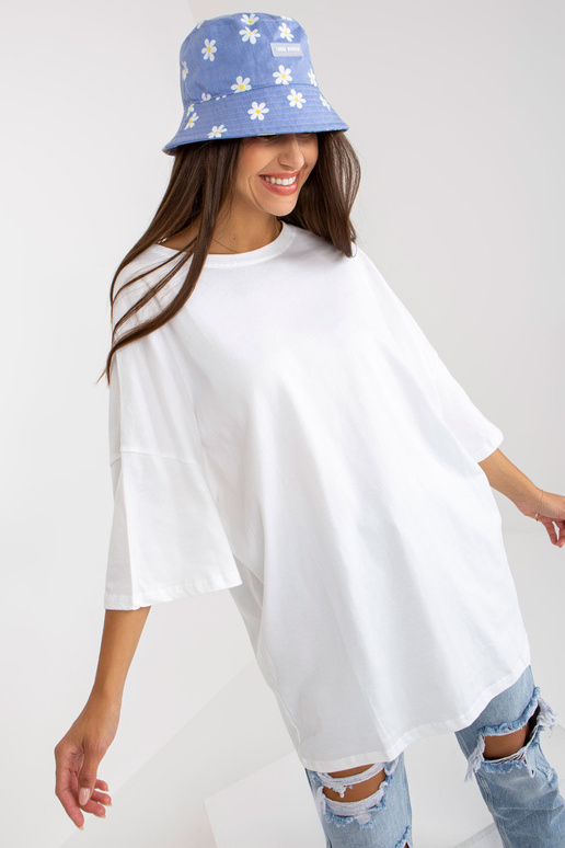 Valge vabaaja vabaaja vabaaja vaba pluus