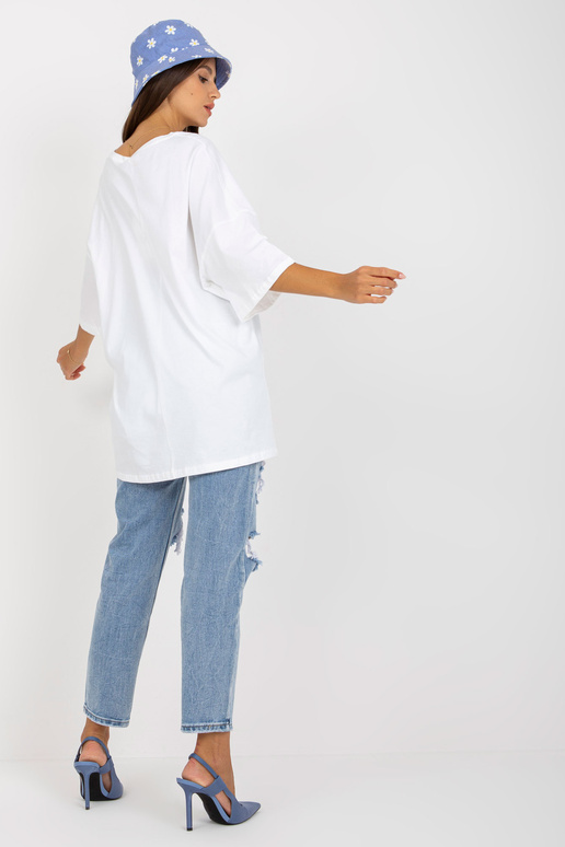 Valge vabaaja vabaaja vabaaja vaba pluus