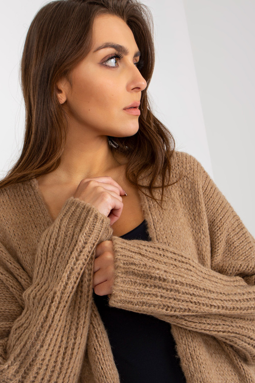 Tumebeež kootud kardigan, mille...