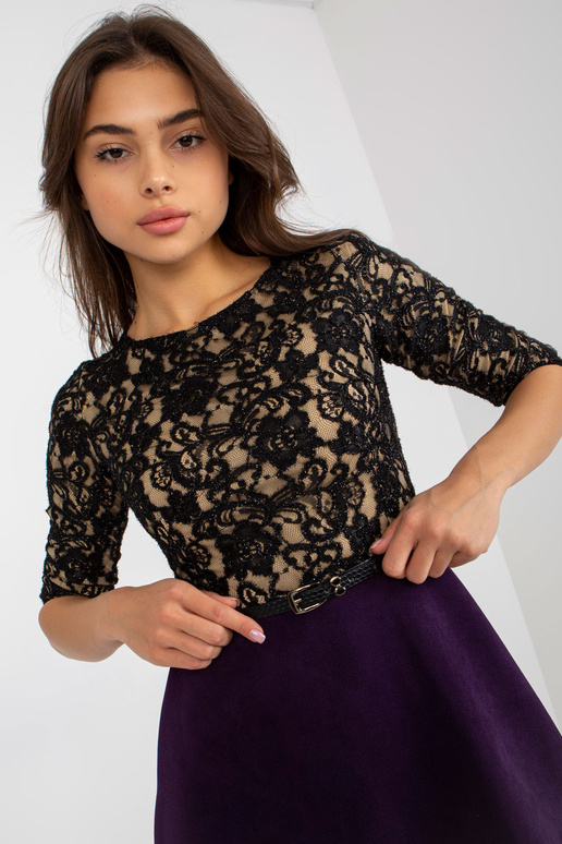 Must ja tumelilla põlvedeni ulatuv... Must ja tumelilla põlvedeni ulatuv...