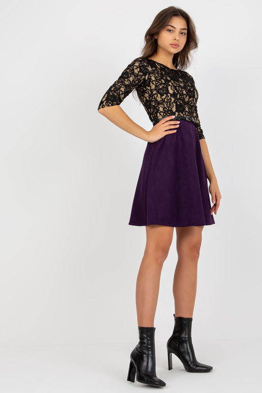 Must ja tumelilla põlvedeni ulatuv... Must ja tumelilla põlvedeni ulatuv...