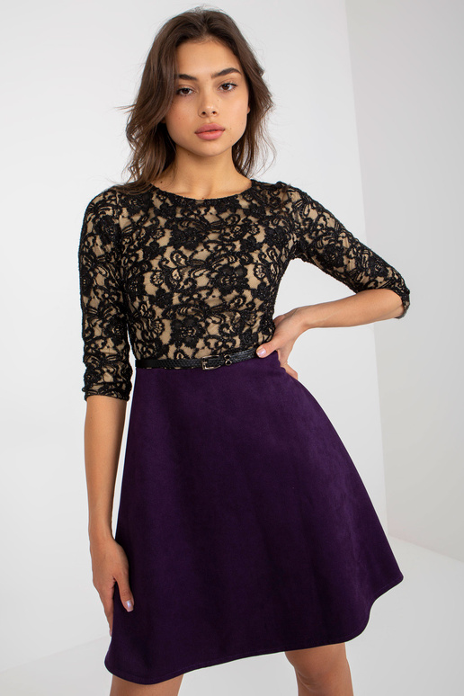 Must ja tumelilla põlvedeni ulatuv... Must ja tumelilla põlvedeni ulatuv...