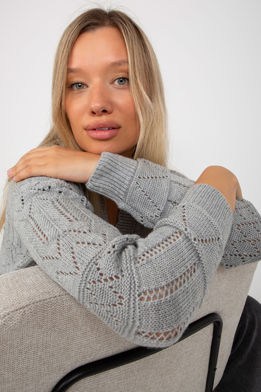 Hall ažuurne dekoratiivnööpidega...