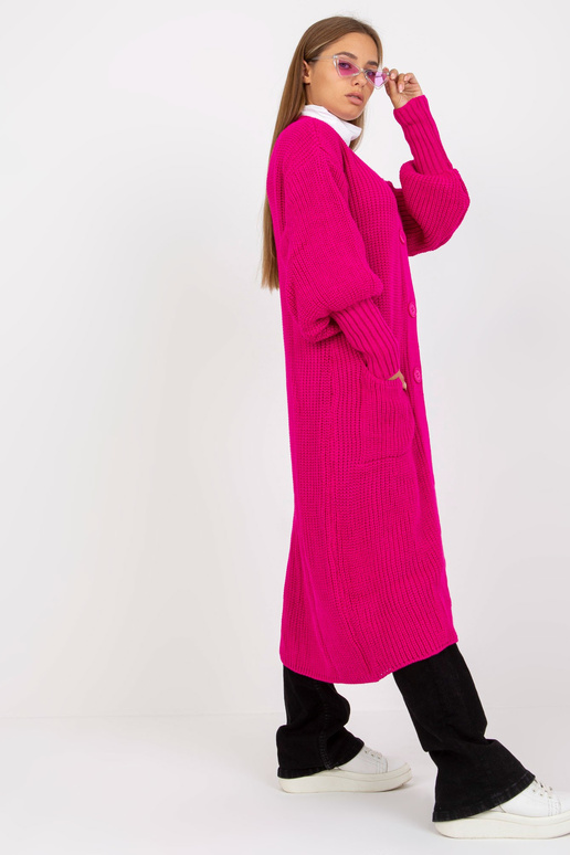 Fuksiast pikk suurte nööpidega...