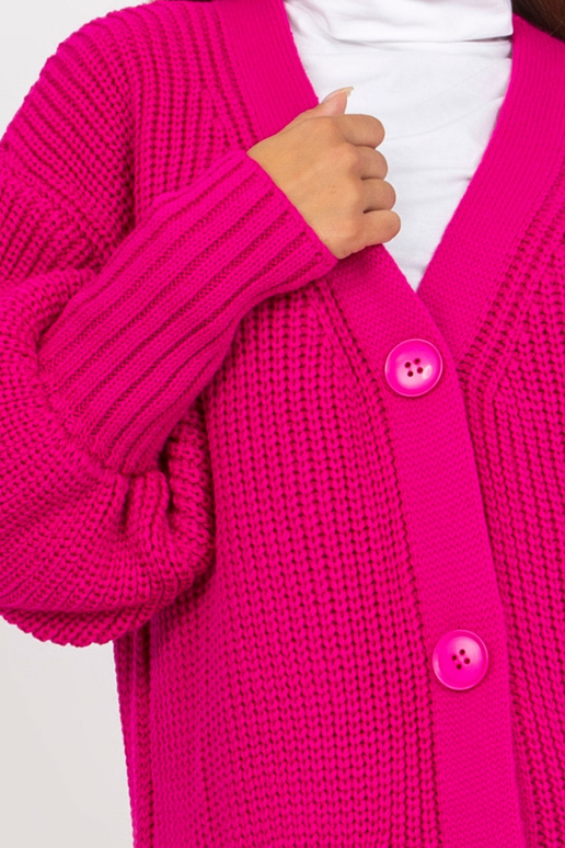 Fuksiast pikk suurte nööpidega...