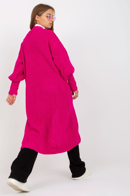 Fuksiast pikk suurte nööpidega...