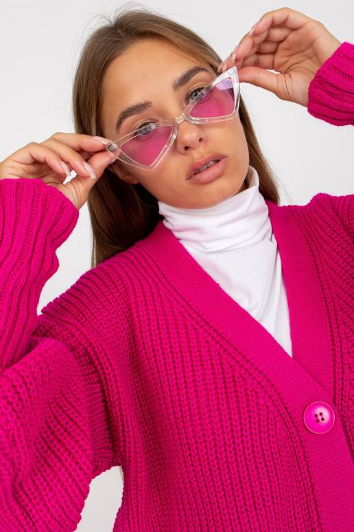 Fuksiast pikk suurte nööpidega...