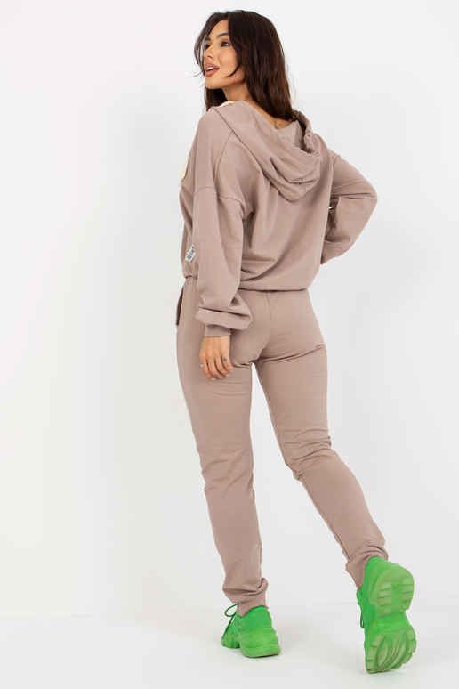 Dunkelbeiges zweiteiliges Freizitset... Dunkelbeiges zweiteiliges Freizitset...