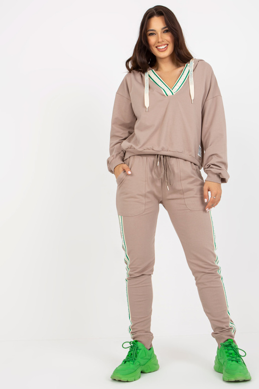 Dunkelbeiges zweiteiliges Freizitset... Dunkelbeiges zweiteiliges Freizitset...