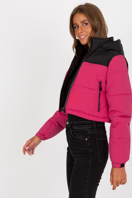 Must-punane lühike kapuutsiga talvejope Must-punane lühike kapuutsiga talvejope