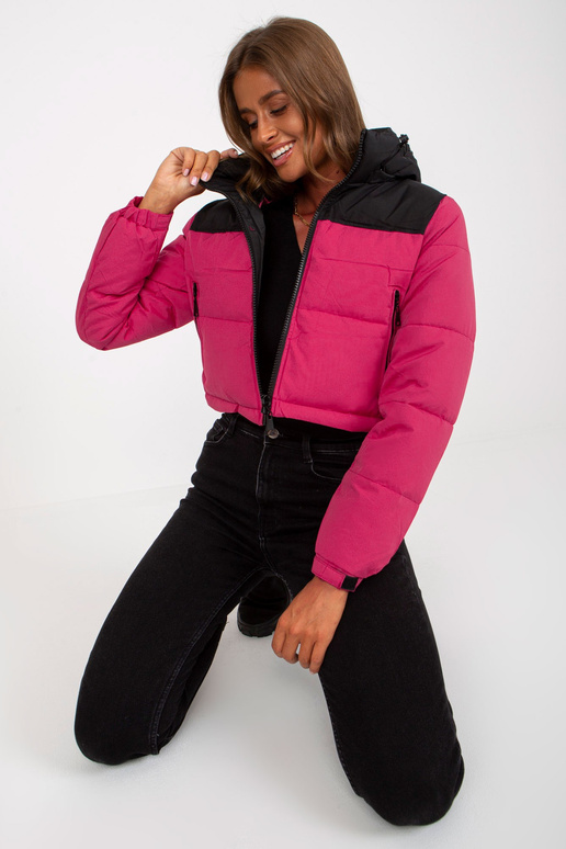 Must-punane lühike kapuutsiga talvejope Must-punane lühike kapuutsiga talvejope