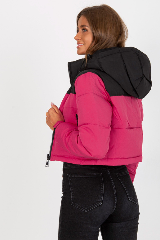 Must-punane lühike kapuutsiga talvejope Must-punane lühike kapuutsiga talvejope