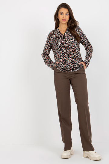 Must trükise ja V-kaelusega... 2