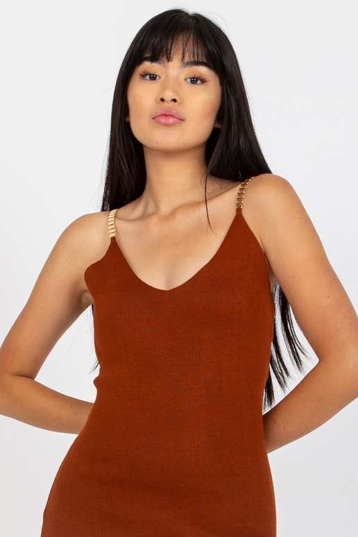 Tumepruun kootud vabaaja komplekt... Tumepruun kootud vabaaja komplekt...