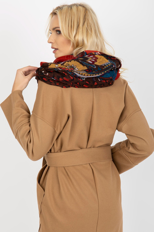 Brauner Schlingenkamin mit Drucken