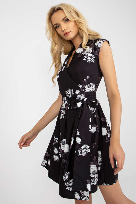 Schwarzes Cocktail-Minikleid Schwarzes Cocktail-Minikleid