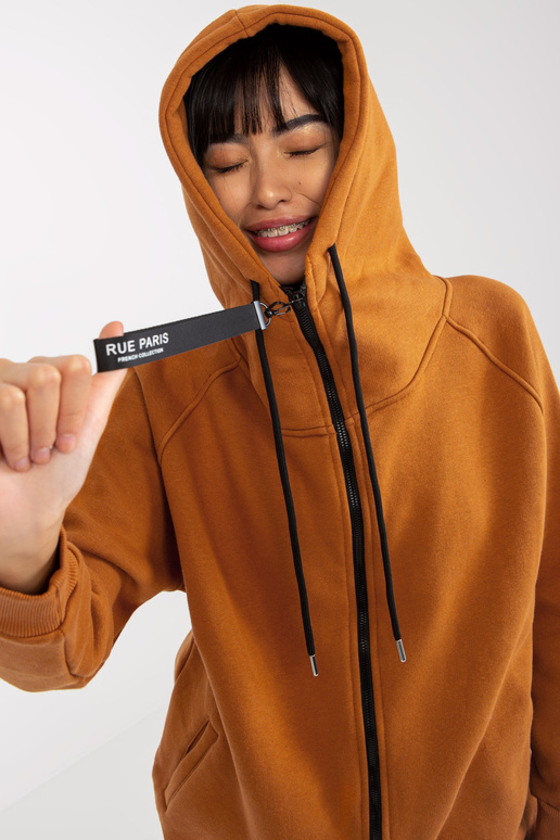 Elementaarne helepruun taskutega...